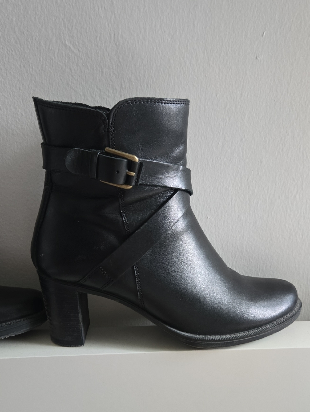 Ecco Black Leather Heeled Ankle Boot with Buckle Strap